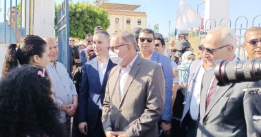 محافظ كفر الشيخ يلتقي بلاعبات كرة السرعة ويطمئن عليهن موجها بالتواصل مع أسرهن