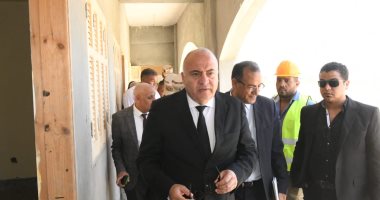 محافظ قنا يتفقد مشروع إنشاء وحدة التضامن الاجتماعى بقرية الرواتب ضمن حياة كريمة