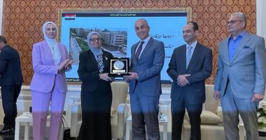 جامعة الزقازيق تتسلم درع تكريم من الهيئة القومية لضمان جودة التعليم والاعتماد