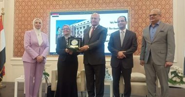 رئيس جامعة بنها يشهد احتفالية تسليم كلية التربية شهادة الاعتماد البرامجى