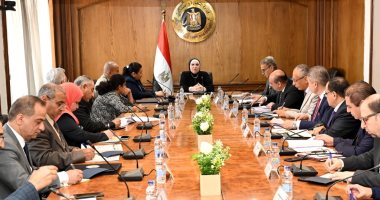 وزيرة الصناعة: الحكومة تسعى لإنشاء منظومة موحدة لتصنيع الأطراف الصناعية 