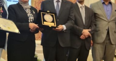 تكريم رئيس جامعة بنى سويف من الهيئة القومية لضمان جودة التعليم.. صور