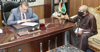 محافظ المنوفية يلتقى عددا من المواطنين ويوجه بإجراءات عاجلة لحل شكاواهم.. صور