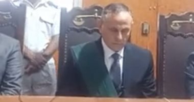 لحظة الحكم بإعدام قاتل الطفلة سجدة بكفر الشيخ والحبس سنة لزوجة ابنه.. لايف