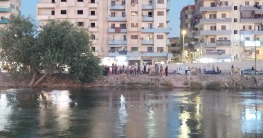 نزل يستحمى بسبب الحر جرفته المياه.. "جمال" غرق بفرع الرياح التوفيقى ببنها.. لايف