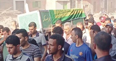 تشييع جنازة عامل نظافة ألقاه شابان فى ترعة بالشرقية.. وضبط المتهمين