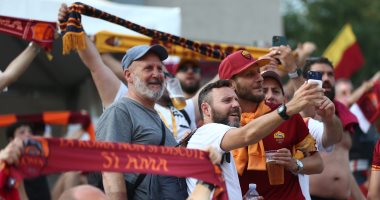جماهير روما تشعل أجواء مباراة فينورد في نهائي دوري المؤتمر الأوروبي.. صور