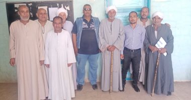 ندوة تثقيفية حول التأمين الصحى الشامل بقرية المطاعنة فى إسنا.. صور