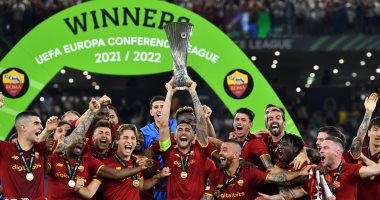مراسم تتويج روما الإيطالي بلقب دوري المؤتمر الأوروبي.. فيديو وصور