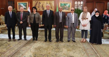 رئيس جامعة المنوفية يستقبل فريق المراجعة الخارجية من الشركة المانحة للأيزو