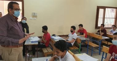 طلاب رابعة وخامسة ابتدائى بالجيزة يؤدون اليوم آخر امتحانات نصف العام