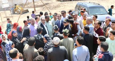 محافظ المنوفية يلتقى عددا من المواطنين لبحث شكاواهم وحلها.. صور