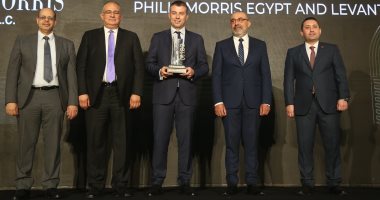 احتفالية bt100 تكرم شركة فيليب موريس مصر.. والمدير العام يتسلم الجائزة