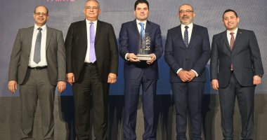 احتفالية bt100 تكرم شركة GLC أفضل شركة دهانات فى عرض اتجاهات الألوان
