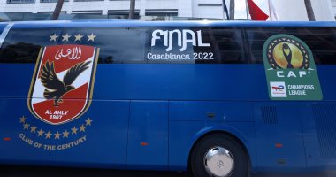 حافلة الأهلي تغادر فندق الإقامة بالمغرب لخوض مباراة الوداد في نهائي أفريقيا.. فيديو
