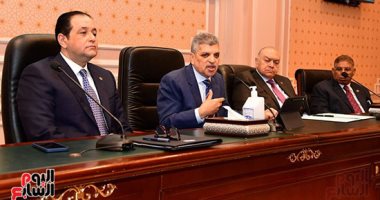 أسامة ربيع: مشروع تطوير قناة السويس يستهدف استيعاب أجيال جديدة من السفن لم تصنع بعد.. صور