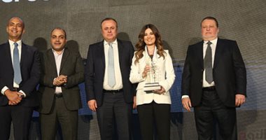 تسليم جوائز احتفالية bt100 لقطاع الاتصالات وتكنولوجيا المعلومات