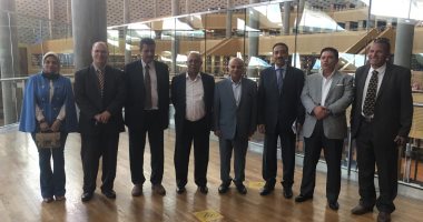 إهداء موسوعتى "عمان منذ الأزل..سجل تاريخى مصور" و"جبال عمان" لمكتبة الإسكندرية