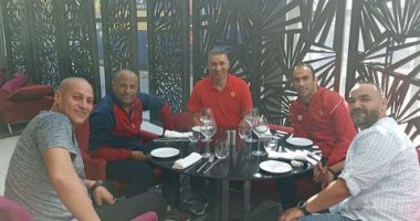 نجم الزمالك السابق يزور بعثة الأهلى فى المغرب قبل مواجهة الوداد.. صور