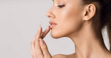 وصفات طبيعية لعمل بلسم للشفاه فى المنزل .. وفرى وما تشتريش من بره