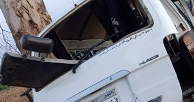 مصرع طفل وإصابة 18 آخرين فى حادث انقلاب ميكروباص بطريق القاهرة - الفيوم