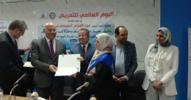 رئيس جامعة بنها يشهد احتفالات الجامعة باليوم العالمى للتمريض ويكرم المتميزين