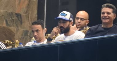 الجهاز الفني لمنتخب مصر يحضر مباراة بيراميدز وفيوتشر.. صور