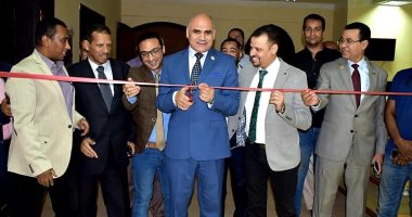 رئيس جامعة الأقصر يفتتح معرضا تشكيليا لطلبة فنون جميلة بعنوان "من وحى التراث"