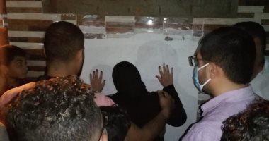 ليلة حزينة بقرية ميت طريف فى الدقهلية.. الأب يودع الحياة حزنا على فراق نجله.. والأم تصرخ على فراقهما: "قلبي وعمري راحوا مني فى ساعة واحدة".. أحد الأهالى: حاولنا إنقاذ الابن وقفزنا جميعا فى المياه.. فيديو وصور
