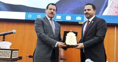 ندوة تثقيفية عن "الهوية المصرية" بجامعة الوادى الجديد وجولة تفقدية للمنافذ الغذائية المخفض.. أبرز فعاليات "مستقبل وطن" فى المحافظة