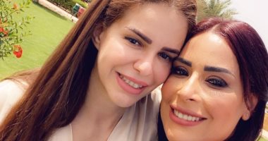 الصور الأولى من استعدادات دنيا عبد العزيز لحفل زفافها