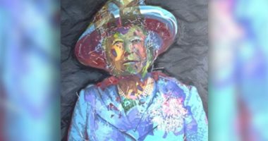 روبوت يرسم صورة للملكة إليزابيث مع رسالة رقيقة احتفالاً باليوبيل البلاتينى