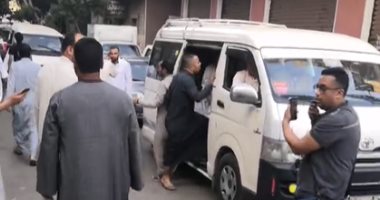 سيارتا تكريم الموتى تحملان ضحايا مذبحة الريف الأوروبى فى الرحلة الأخيرة.. فيديو