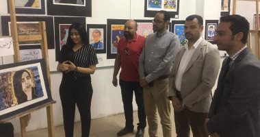 كلية الفنون الجميلة بالأقصر تفتتح معرض تشكيلى لطلاب قسم الجرافيك..صور
