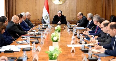 وزيرة الصناعة: خطة متكاملة لصناعة الغزل والنسيج والملابس الجاهزة