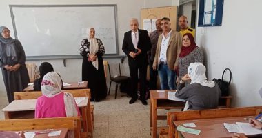 وكيل تعليم الإسماعيلية يتفقد عددا من لجان امتحانات الدبلومات الفنية.. صور