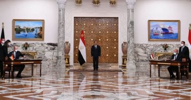 الرئيس السيسي يشهد مراسم توقيع مع "سيمنز" العالمية لإنشاء منظومة للقطار الكهربائى السريع 