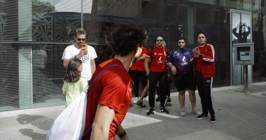 جماهير الأهلي تؤازر الفريق قبل التوجه لخوض المران الثالث بالمغرب