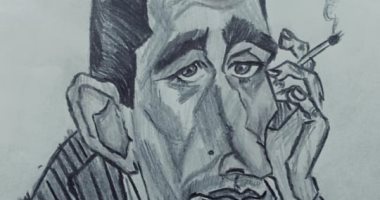 بخطوط جرئية وقلم رصاص.. "فاطمة" تهوى رسم الكاريكاتير