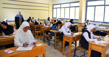 انطلاق ماراثون امتحانات الدبلومات الفنية بالمحافظات.. المحافظون يتفقدون اللجان.. الطلاب يؤدون مادتى "العربى والدين" ولا شكاوى حتى الآن.. تجهيزات لمكافحة الغش وإجراءات وقائية ورقابية مشددة وزائرات صحيات باللجان