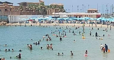 زحام كبير على البحر فى الإسكندرية وذروة موسم المصيف تبدأ مبكرا.. فيديو وصور