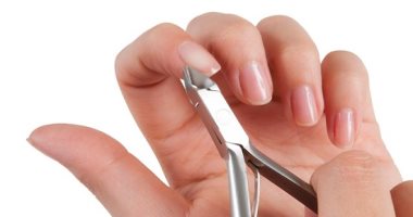 6 خطوات أساسية للعناية بالأظافر تغنيكِ عن صالونات التجميل