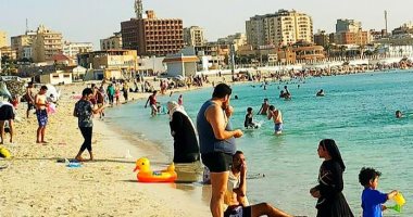 هروب جماعى إلى شواطئ مطروح من ارتفاع الحرارة.. عيش أجواء المصيف.. لايف