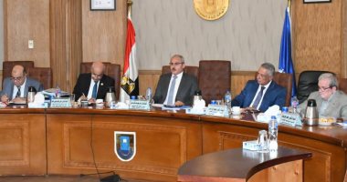 انعقاد لجان اختيار عمداء كليات الحاسبات والهندسة والتربية الرياضية بجامعة السويس