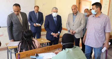 محافظ المنيا يتابع امتحانات الدبلومات الفنية بعدد من اللجان.. صور