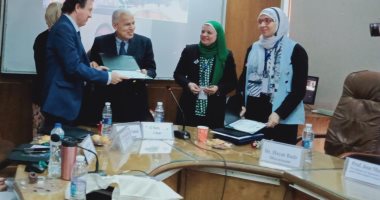 أساتذة الإعلام يناقشون سبل محو الأمية الرقمية الإعلامية وضوابط الشرف المهنية