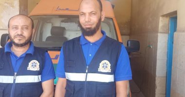 لقوا 10 آلاف جنيه جنب الجثة.. شاهد تصرف مسعف وسائق عثرا على نقود فى حادث ببنى سويف