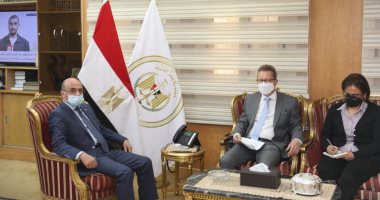 وزير العدل يستقبل السفير الألماني بالقاهرة لبحث التعاون القضائي.. صور