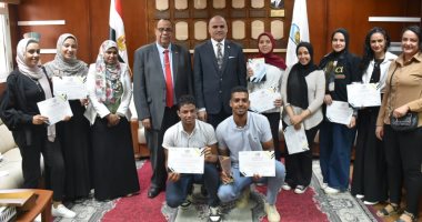 رئيس جامعة الأقصر يكرم الطلاب الفائزين في مؤتمر "علماء المستقبل 5".. صور