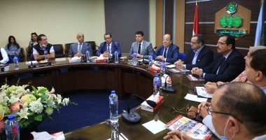 وفد من خبراء المصريين بالخارج والأجانب يزورون مصانع مدينة العاشر من رمضان